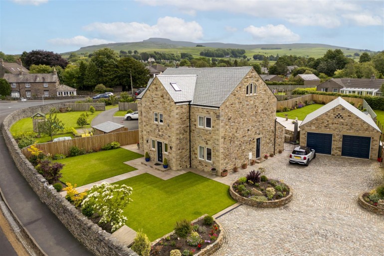 Chimera, Main Street, Ingleton